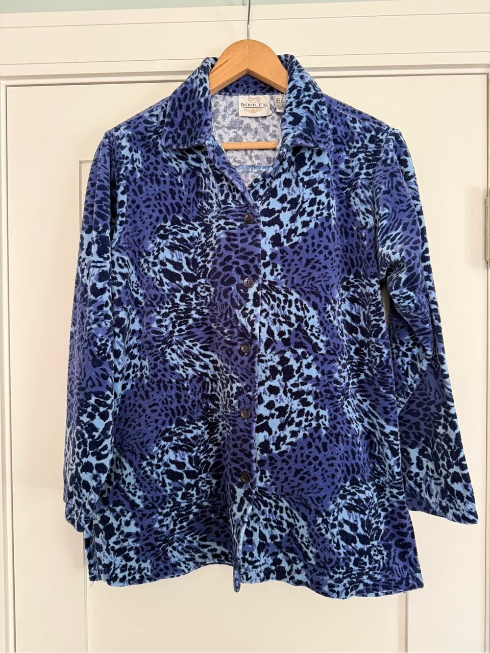 Bentley Blue Animal-Print Button-Down Top Women’s Size Small Velour